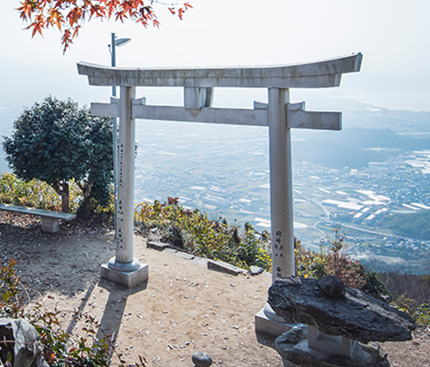天空の鳥居（高屋神社）